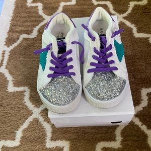 Girls sneakers
